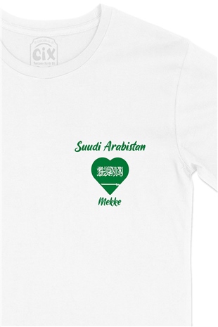 Mekke Suudi Arabistan Bayraklı Kalpli Cep Logo Tasarımlı Beyaz Tişört