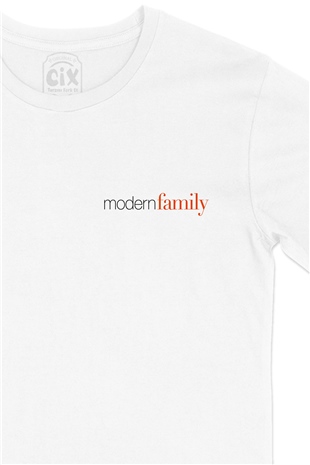 Modern Family Cep Logo Tasarımlı Beyaz Tişört