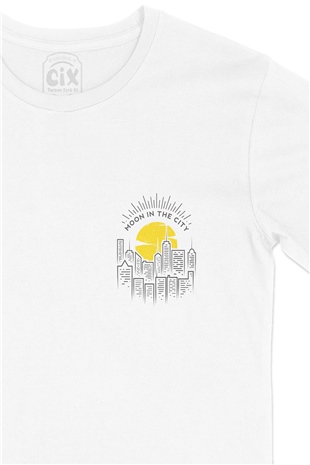 Moon In The City Cep Logo Tasarımlı Beyaz Tişört