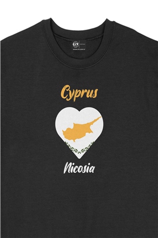 Nicosia Kıbrıs Bayraklı Kalpli Siyah Sweatshirt