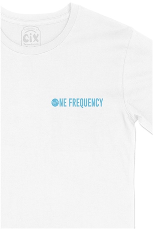 No Frequency Cep Logo Tasarımlı Beyaz Tişört