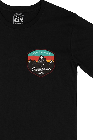 No Place Like Mountains Cep Logo Tasarımlı Siyah Tişört