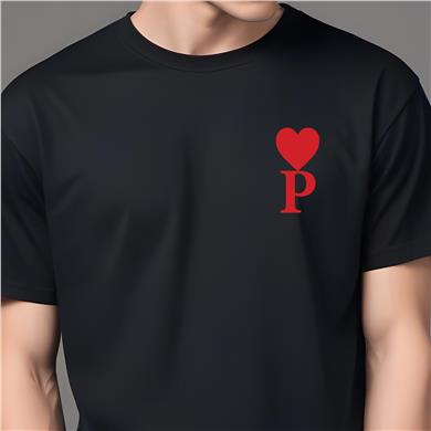 P Harf Baskılı Kalpli Siyah Tişört
