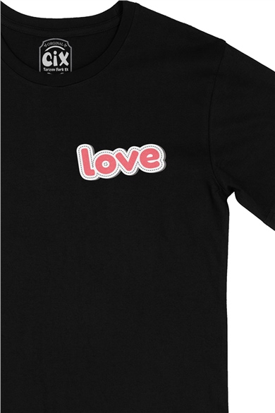 Pembe Love Yazılı Cep Logo Tasarımlı Siyah Tişört