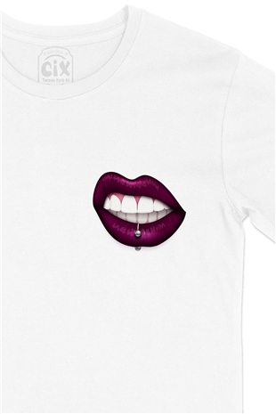 Piercing Cep Logo Tasarımlı Beyaz Tişört