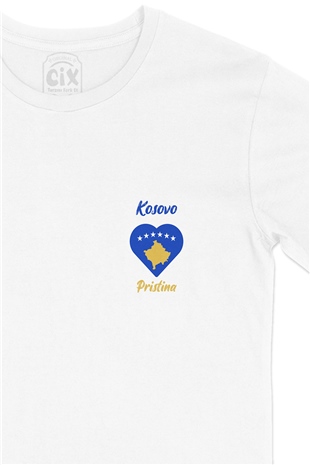 Piriştine Kosova Bayraklı Kalpli Cep Logo Tasarımlı Beyaz Tişört