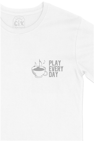 Play Every Day Cep Logo Tasarımlı Beyaz Tişört