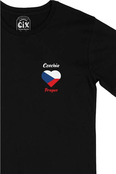 Prag Çekya Bayraklı Kalpli Cep Logo Tasarımlı Siyah Tişört