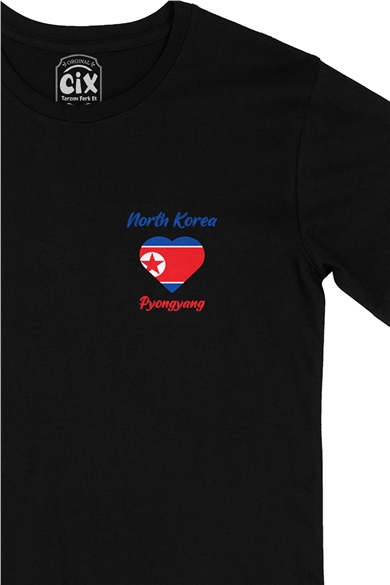Pyongyang Kuzey Kore Bayraklı Kalpli Cep Logo Tasarımlı Siyah Tişört