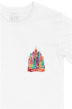 Renkli New York İllüstrasyon Cep Logo Tasarımlı Beyaz Tişört