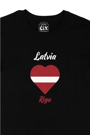 Riga Letonya Bayraklı Kalpli Siyah Tişört