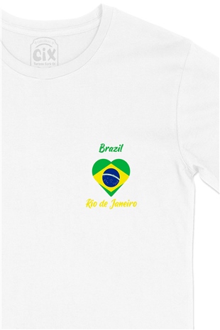 Rio De Janerio Brezilya Bayraklı Kalpli Cep Logo Tasarımlı Beyaz Tişört