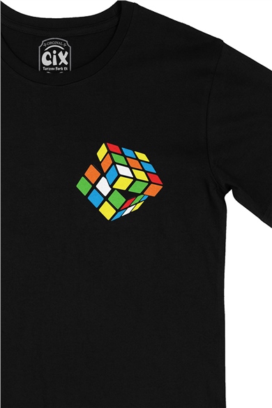 Rubik Küp Tasarımlı Cep Logo Tasarımlı Siyah Tişört