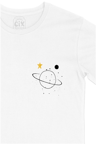 Saturn Galaksi Tasarımlı Cep Logo Tasarımlı Beyaz Tişört