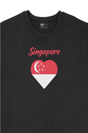 Singapur Bayraklı Kalpli Siyah Sweatshirt
