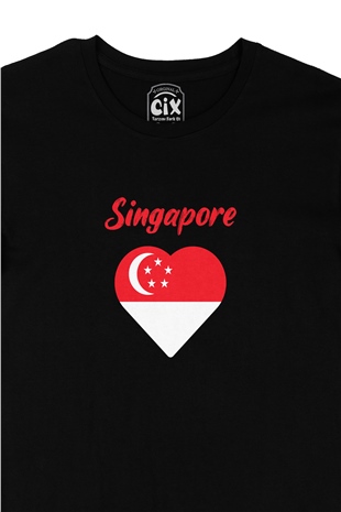 Singapur Bayraklı Kalpli Siyah Tişört
