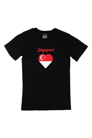 Singapur Bayraklı Kalpli Siyah Tişört