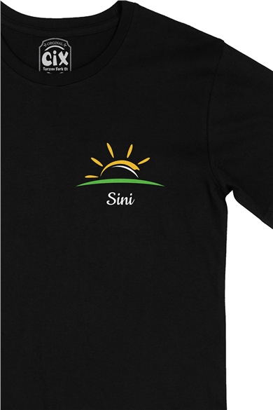 Sini Hindistan Güneş Logolu Cep Logo Tasarımlı Siyah Tişört