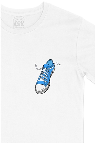 Sneaker Görselli Cep Logo Tasarımlı Beyaz Tişört