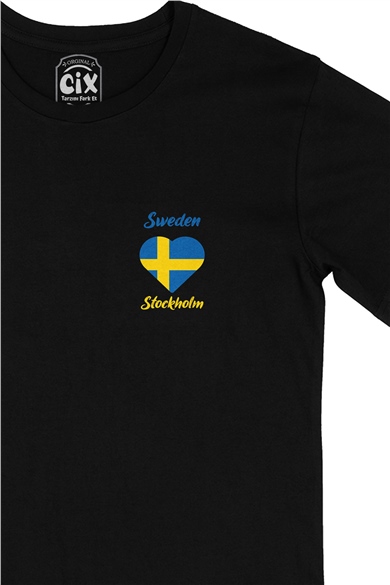 Stockholm İsveç Bayraklı Kalpli Cep Logo Tasarımlı Siyah Tişört