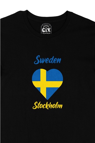 Stockholm İsveç Bayraklı Kalpli Siyah Tişört