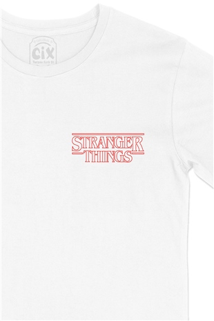 Stranger Things Çizgili Cep Logo Tasarımlı Beyaz Tişört