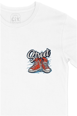 Street Sneakers Cep Logo Tasarımlı Beyaz Tişört