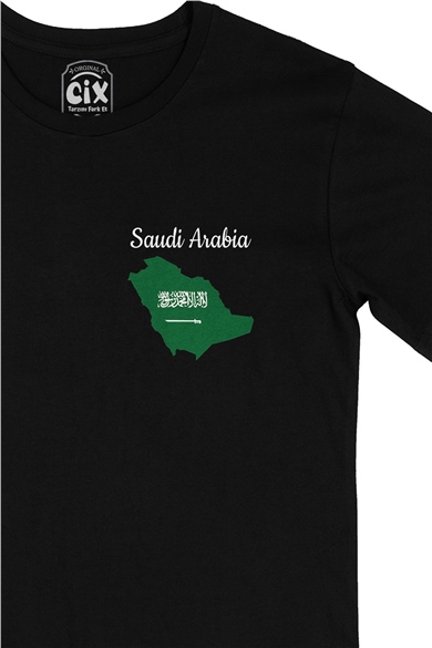Suudi Arabistan Haritalı ve Bayraklı Cep Logo Tasarımlı Siyah Tişört