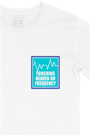 Touching Heaven On Frequecy Cep Logo Tasarımlı Beyaz Tişört