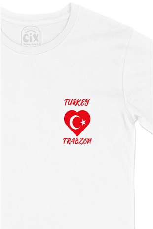Trabzon Türkiye Bayraklı Kalpli Cep Logo Tasarımlı Beyaz Tişört