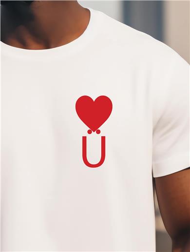 Ü Harf Baskılı Kalpli Beyaz Tişört