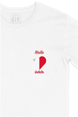 Valletta Malta Bayraklı Kalpli Cep Logo Tasarımlı Beyaz Tişört