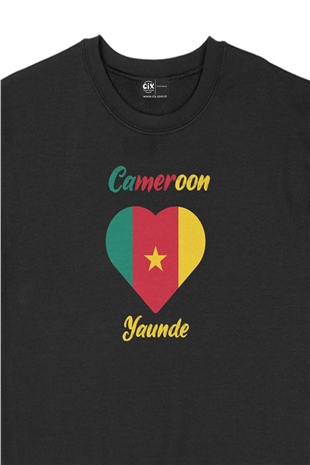 Yaunde Kamerun Bayraklı Kalpli Siyah Sweatshirt