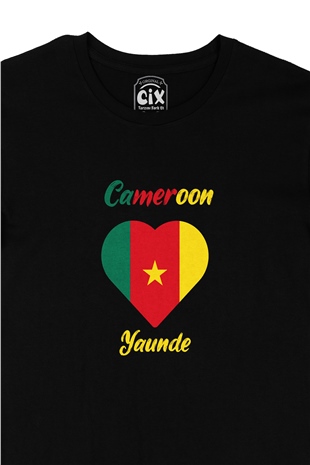Yaunde Kamerun Bayraklı Kalpli Siyah Tişört