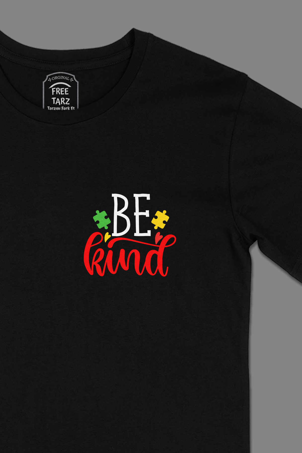 Be Kind Kibar Cep Tasarımlı Siyah Tişört Be Kind Kibar Cep Tasarımlı Siyah Tişört - Ücretsiz Kargo