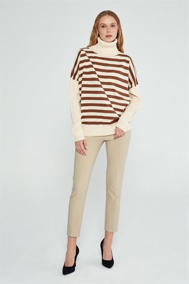 DEGAJE YAKA ÇİZGİLİ EKRU BAYAN KAZAK 