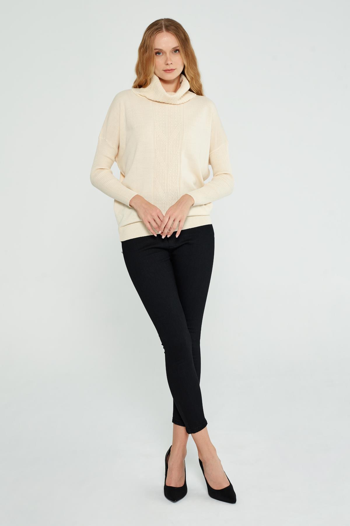 DEGAJE YAKA OVERSİZE EKRU BAYAN KAZAK