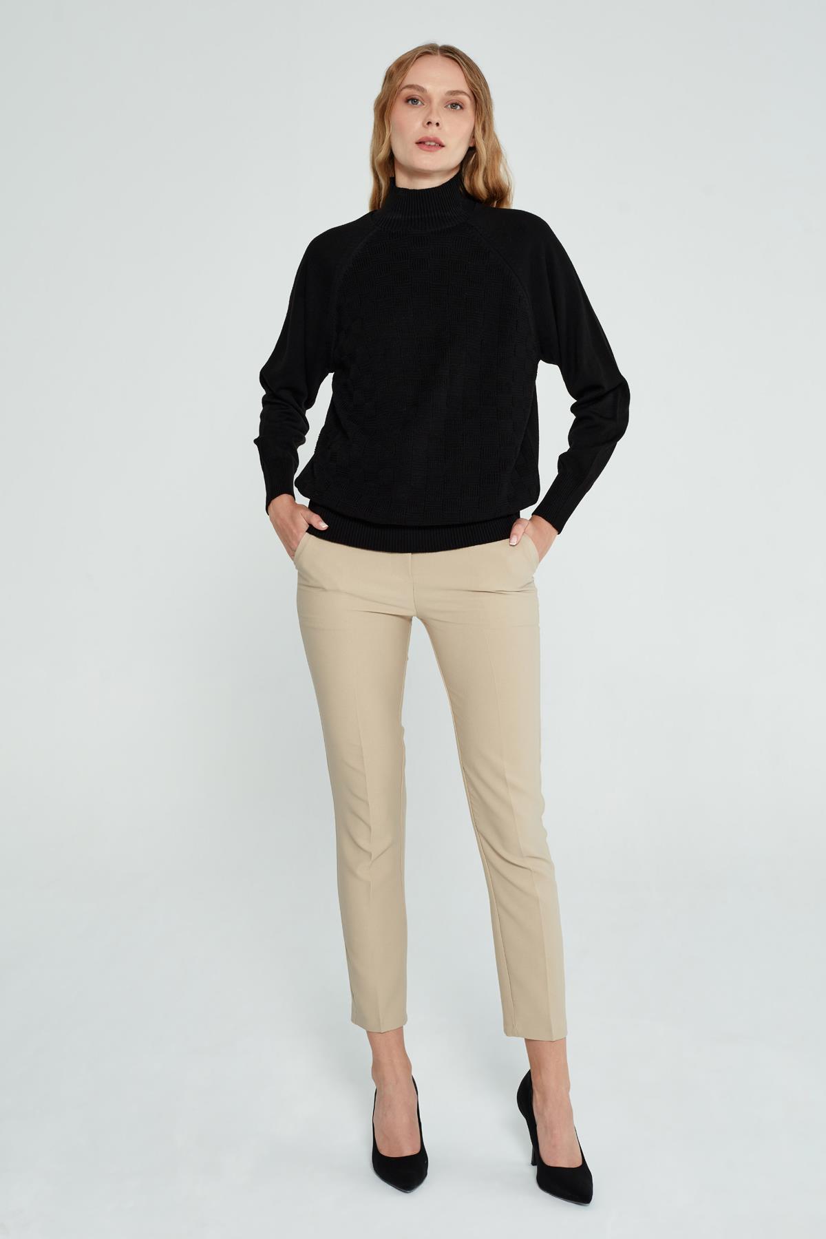 DİK YAKA REGLAN KOL SİYAH BAYAN KAZAK