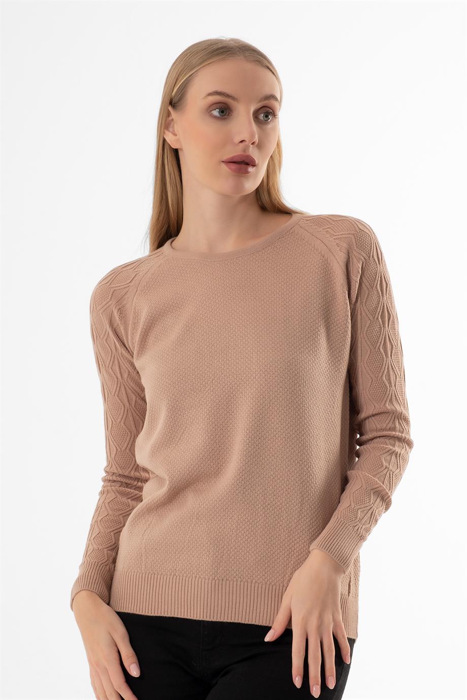 SIFIR YAKA KOLU DESENLİ BEJ BASİC BAYAN KAZAK