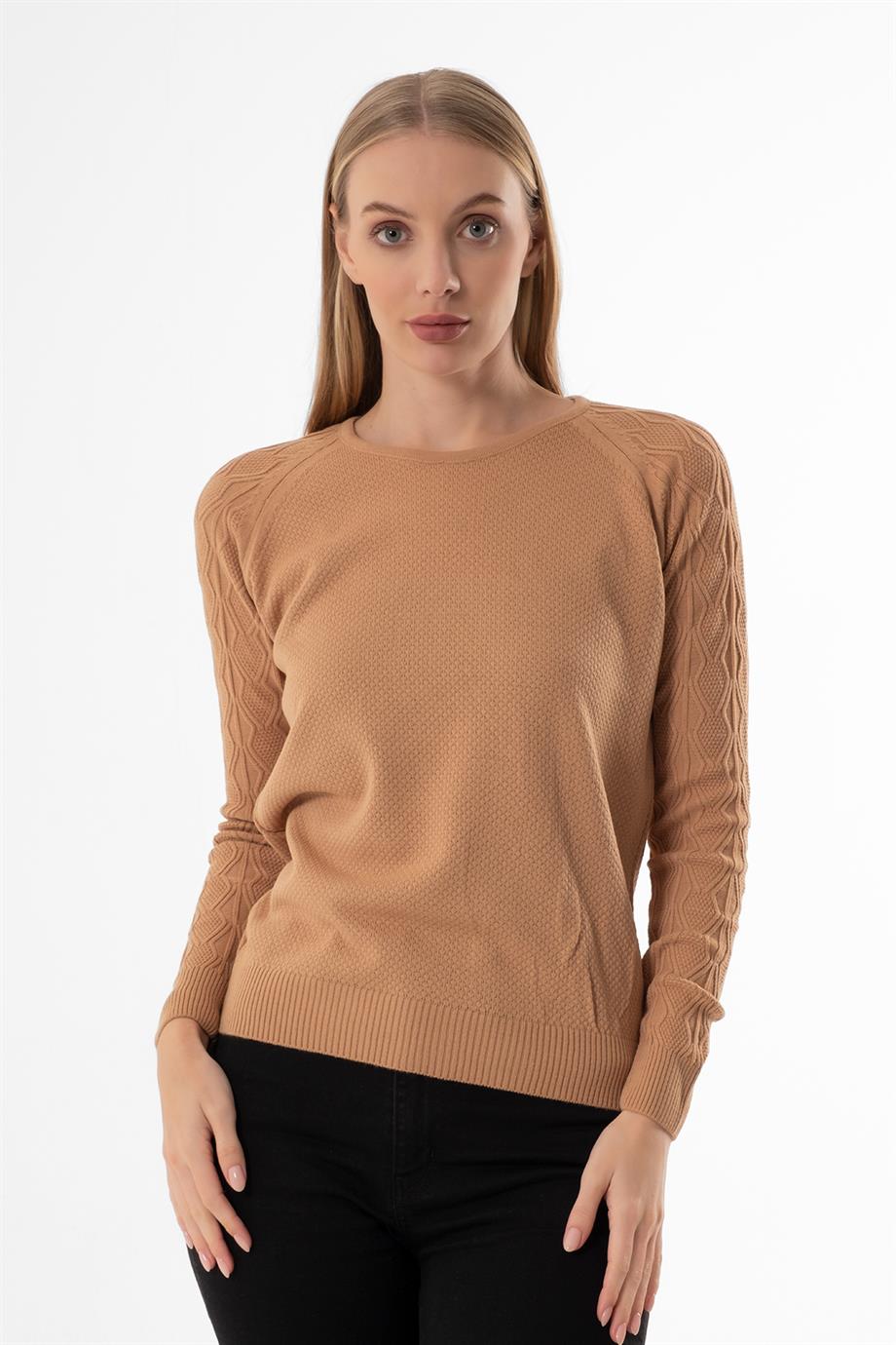 SIFIR YAKA KOLU DESENLİ KARAMEL BASİC BAYAN KAZAK