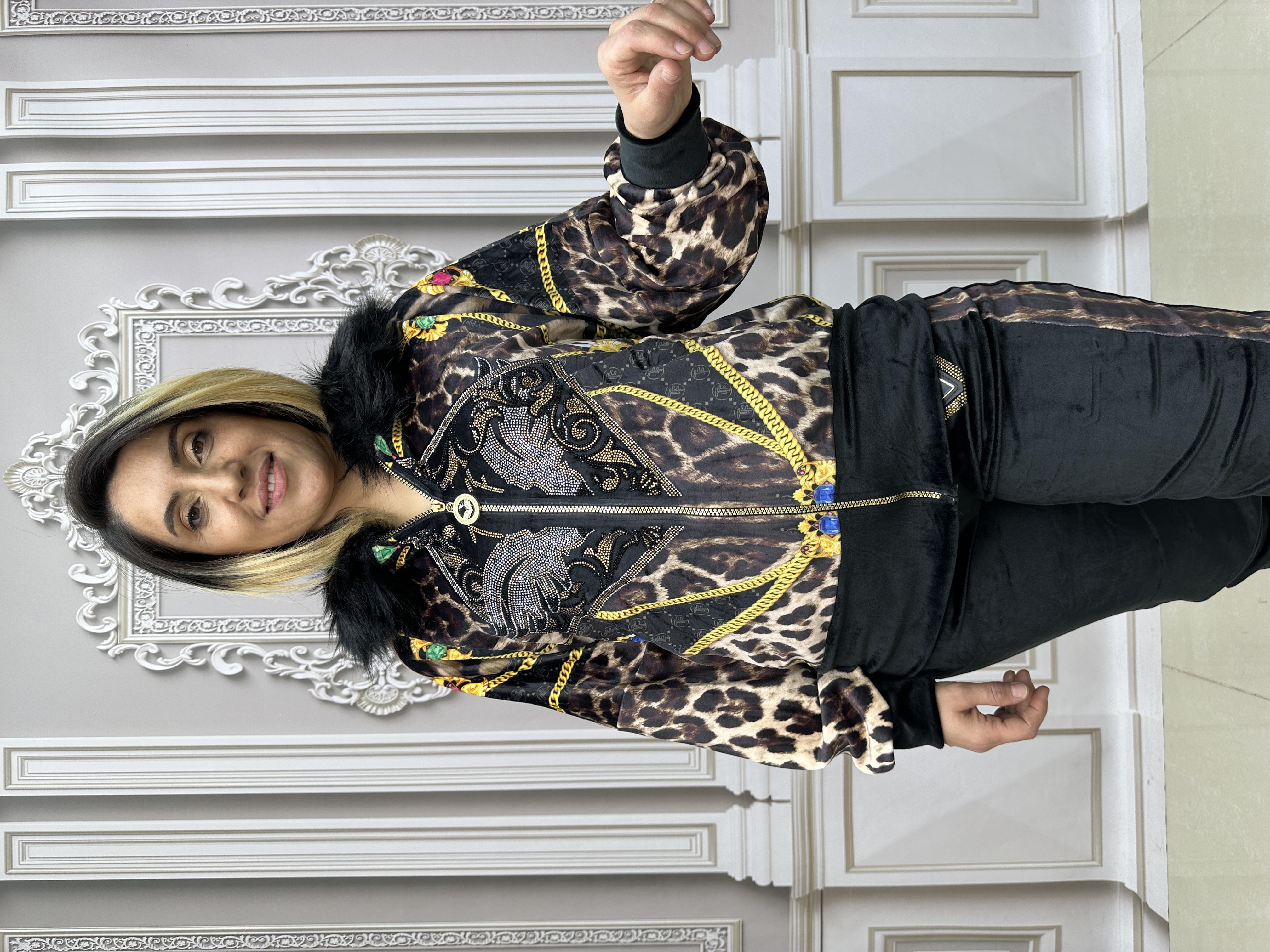 Leopar Desen Kürklü Crystal Taşlı Kadife Eşofman Takımı - BEJ