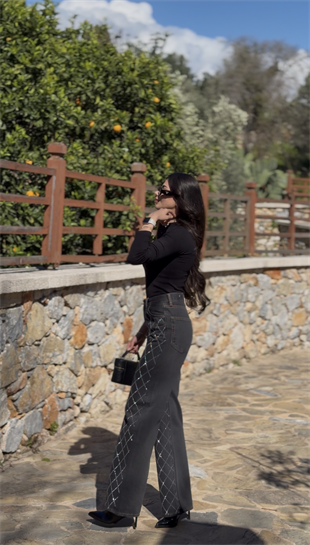 Aleysia Siyah Çapraz Taşlı Lightblue Yıkama Jean