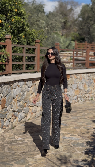 Aleysia Siyah Çapraz Taşlı Lightblue Yıkama Jean