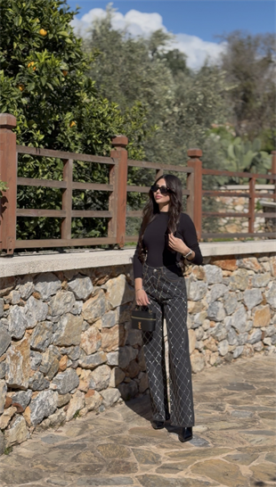 Aleysia Siyah Çapraz Taşlı Lightblue Yıkama Jean