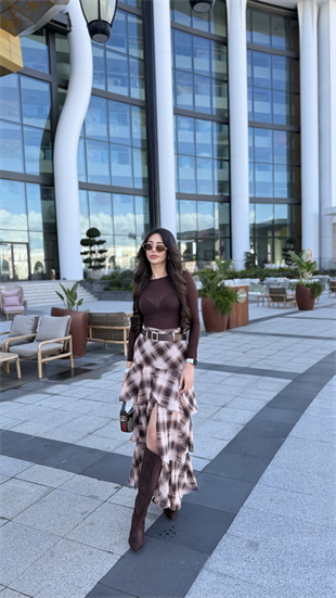 Harle Kahve Ekoseli Fırfırlı Kat Kat Kemerli ETek