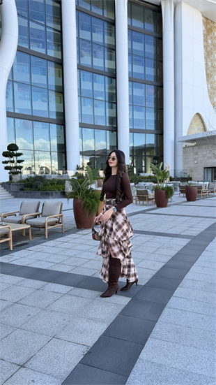 Harle Kahve Ekoseli Fırfırlı Kat Kat Kemerli ETek