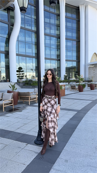 Harle Kahve Ekoseli Fırfırlı Kat Kat Kemerli ETek