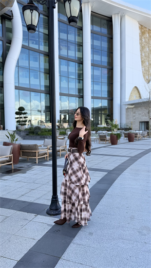 Harle Kahve Ekoseli Fırfırlı Kat Kat Kemerli ETek