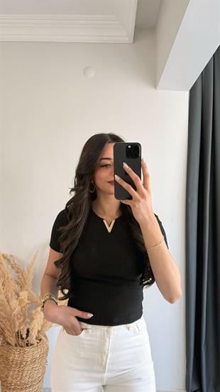 Lixo Metal V Detaylı Likralı Kısa Kol Bluz Siyah