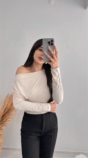 Lucky Düşük Omuz Drapeli Asimetrik Krep Bluz Bej